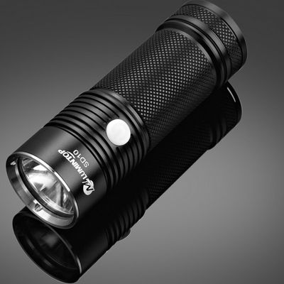 China Kundenspezifische LED Taschenlampe des Cree-für Rettungs-/Suchunterstützung 6 schreibt Batterie fournisseur